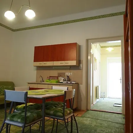 Holdfeny Apartman