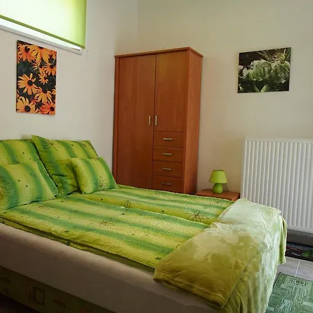 Holdfeny Apartman Appartamento